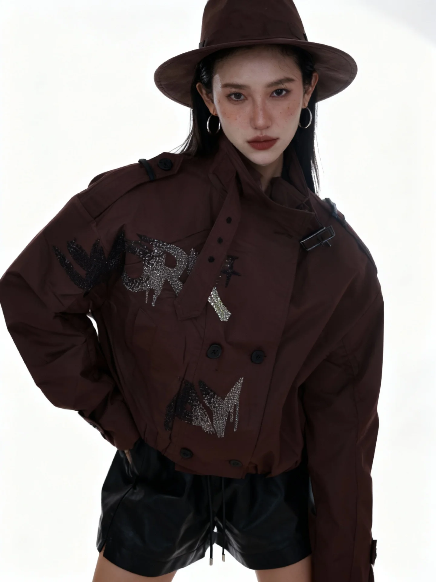 Женское пальто Bloom World в стиле ретро, цвета красной земли, с воротником-стойкой, винтажное, повседневное, с длинными рукавами
Женское пальто Bloom World в стиле ретро, цвета красной земли, с воротником-стойкой, винтажное, повседневное, с длинными рукавами