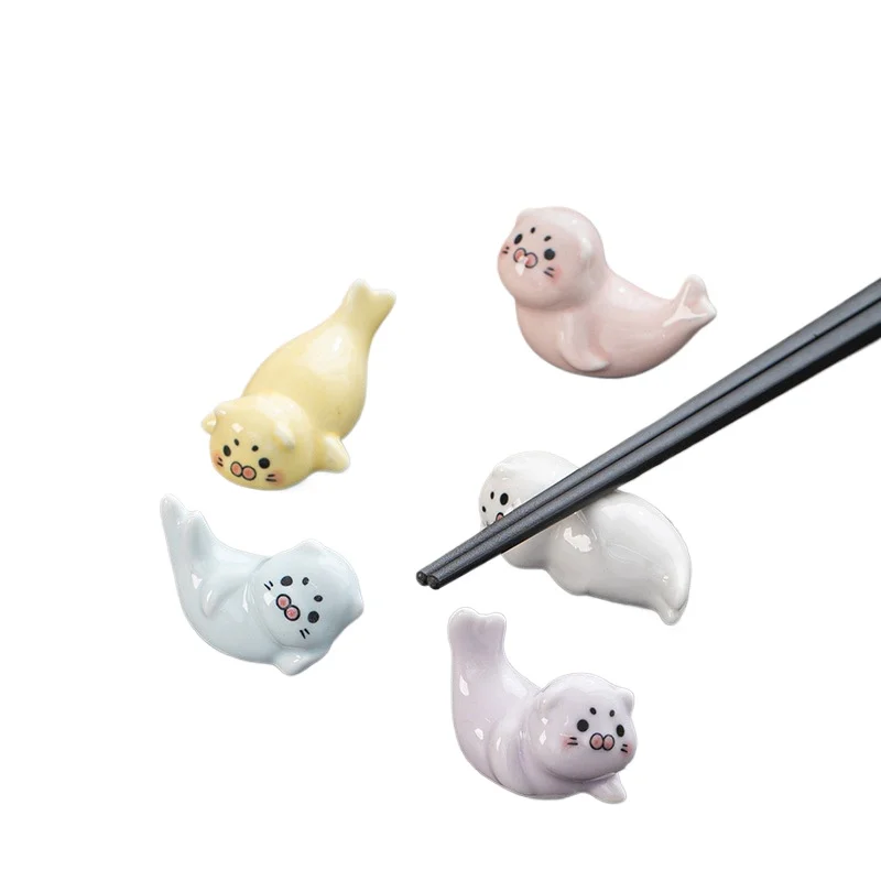 Japanese Underglaze Ceramic Sea Lion Seal Chopstick Holder Tableware Restaurant Simple Oval Spoon Bracket Utensil for Kitchen
Japanese Underglaze Ceramic Sea Lion Seal Chopstick Holder Tableware Restaurant Simple Oval Spoon Bracket Utensil for Kitchen