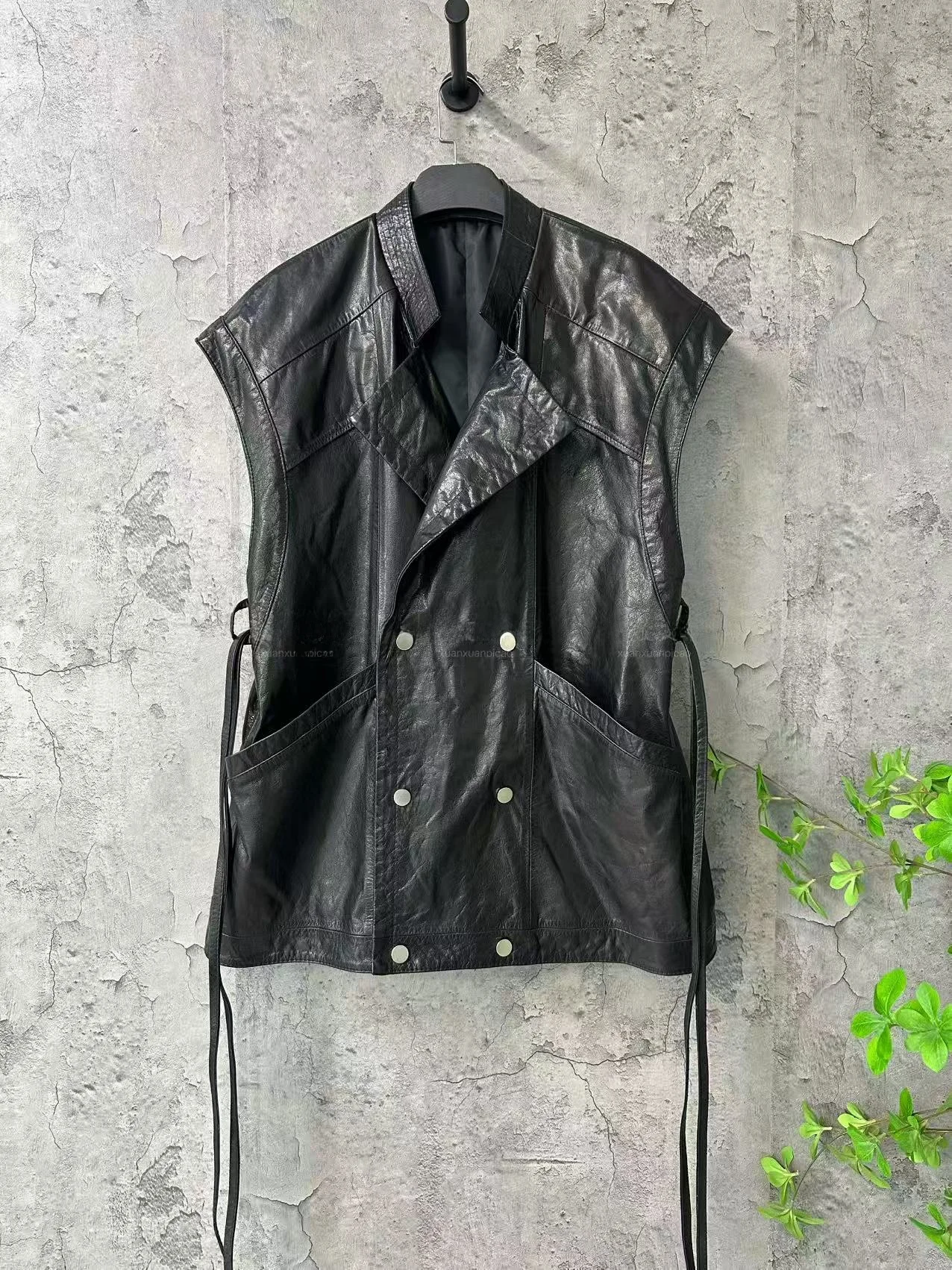 Новая женская жилетка из натуральной овчины 2025 года с воротником-стойкой, приталенная, модная, для повседневной носки
Новая женская жилетка из натуральной овчины 2025 года с воротником-стойкой, приталенная, модная, для повседневной носки