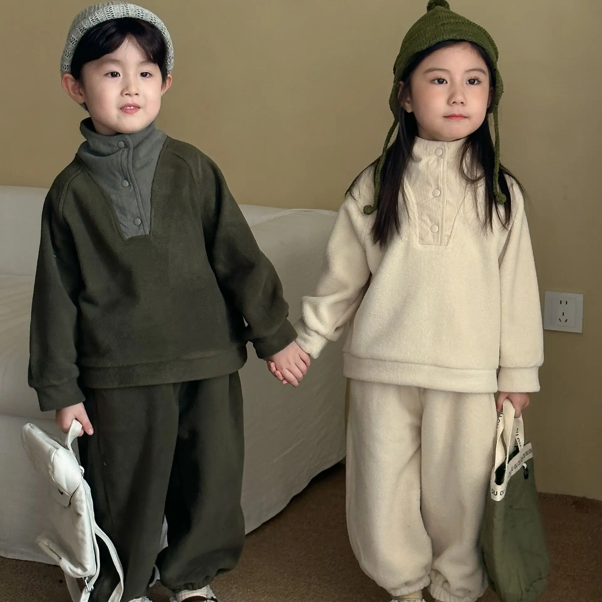 2025 Winter New Children Warm Clothes Set Boys Girls Fleece Sweatshirt + Sweat Pants 2pcs Suit Kids Plus Velvet Thick Outfits
2025 Winter New Children Warm Clothes Set Boys Girls Fleece Sweatshirt + Sweat Pants 2pcs Suit Kids Plus Velvet Thick Outfits
