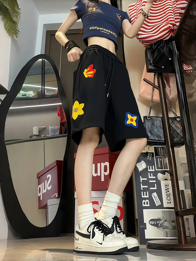 Cleanfit Floral Embroidery Sports orts Casual Baskeall Beach Five-Quarter Pants Loose Fit Elastic Waist Straight Leg Jeans
Cleanfit Floral Embroidery Sports orts Casual Baskeall Beach Five-Quarter Pants Loose Fit Elastic Waist Straight Leg Jeans