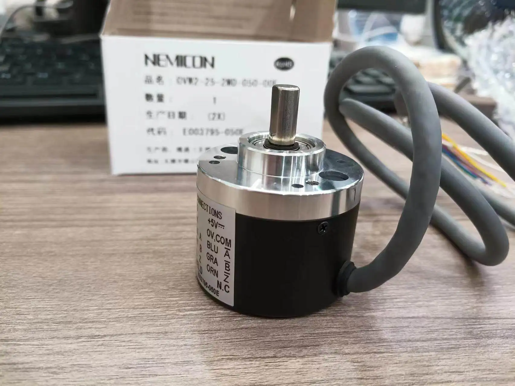 Новый оригинальный фотоэлектрический поворотный энкодер OVW2-25-2MD 050-00E в наличии.
Новый оригинальный фотоэлектрический поворотный энкодер OVW2-25-2MD 050-00E в наличии.