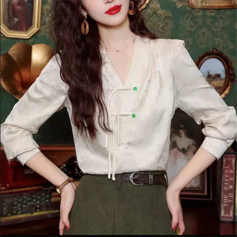 Vintage Button-down Blouse Women's Shirt Pullover Tops Ethnic Costume Blous V-neck Blouse Spring Thin Women's Retro Blous
Vintage Button-down Blouse Women's Shirt Pullover Tops Ethnic Costume Blous V-neck Blouse Spring Thin Women's Retro Blous