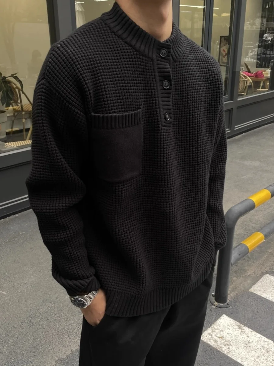 Классический мужской вязаный свитер в стиле преппи, длинный рукав, круглый вырез, однотонный, повседневный, из высококачественной пряжи, модный, с воротником «Хенли»
Классический мужской вязаный свитер в стиле преппи, длинный рукав, круглый вырез, однотонный, повседневный, из высококачественной пряжи, модный, с воротником «Хенли»