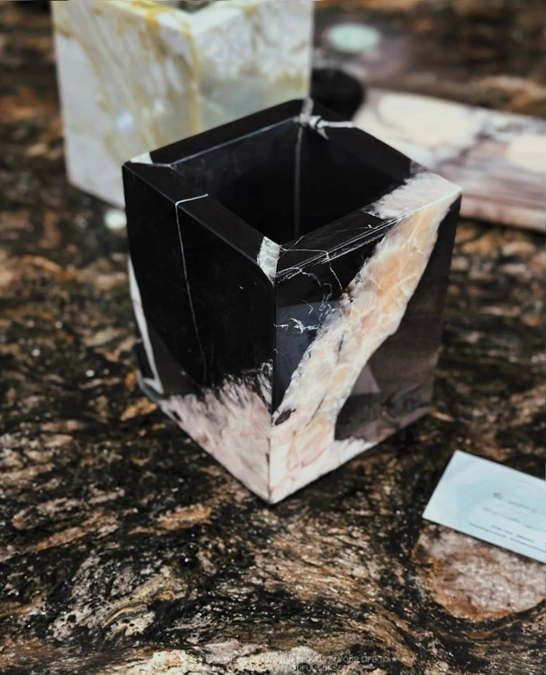 French Light Luxury Style Restaurant Marble Art Ornaments Living Room D ining Table Perfume Tray Customized Square Candlesticks
French Light Luxury Style Restaurant Marble Art Ornaments Living Room D ining Table Perfume Tray Customized Square Candlesticks
