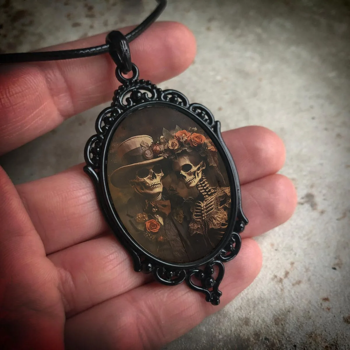 Gothic Horror Skull Necklace Fashion Pagan Witchcraft Jewelry Vintage Lover Flowers Skull Witch Pendant Rope Chain Glass Choker
Gothic Horror Skull Necklace Fashion Pagan Witchcraft Jewelry Vintage Lover Flowers Skull Witch Pendant Rope Chain Glass Choker