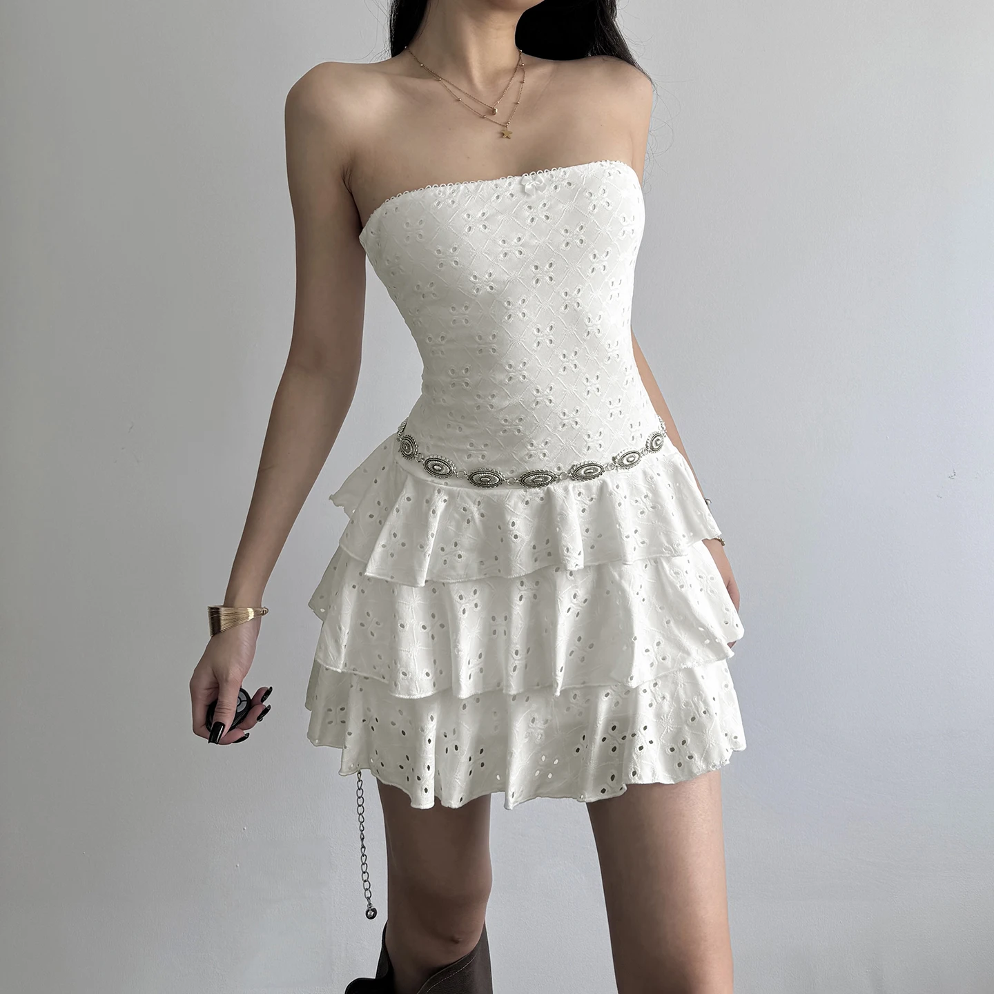 Elegant Slim-Fitting Hollow Out A-Line Dress Solid Slash Neck Sleeveless Mini Dresses For Women 2025 Summer Fashion Holiday Lady
Elegant Slim-Fitting Hollow Out A-Line Dress Solid Slash Neck Sleeveless Mini Dresses For Women 2025 Summer Fashion Holiday Lady