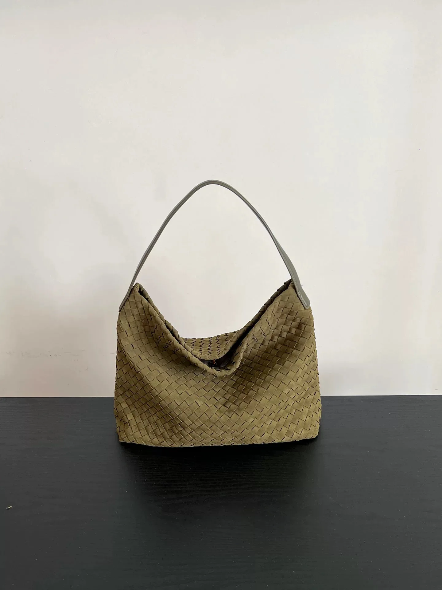 Модная фланелевая большая вместительная сумка на одно плечо, рюкзак, стильные портативные аксессуары для повседневного использования
Модная фланелевая большая вместительная сумка на одно плечо, рюкзак, стильные портативные аксессуары для повседневного использования