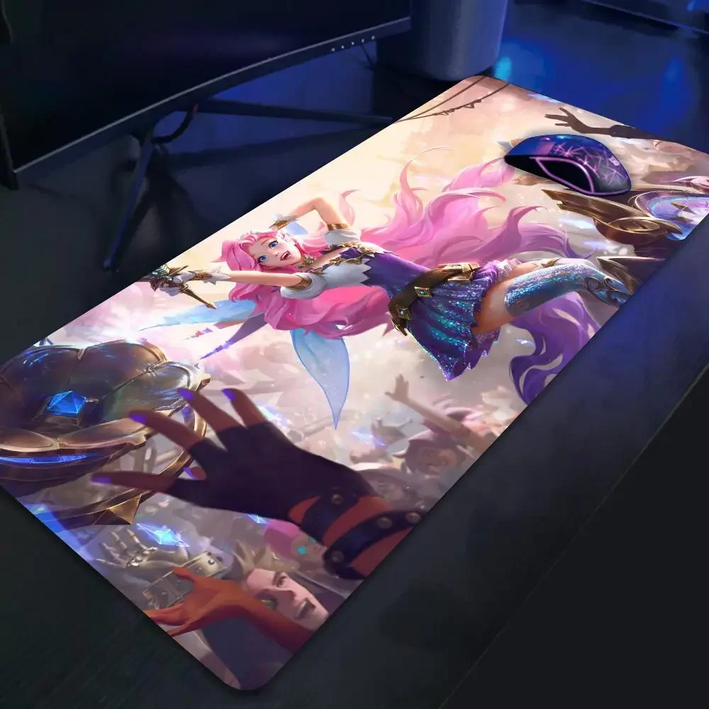 Коврик для мыши League Of Legends Seraphine, большой игровой коврик для мыши, утолщенный коврик для компьютерной клавиатуры LockEdge, настольный коврик
Коврик для мыши League Of Legends Seraphine, большой игровой коврик для мыши, утолщенный коврик для компьютерной клавиатуры LockEdge, настольный коврик