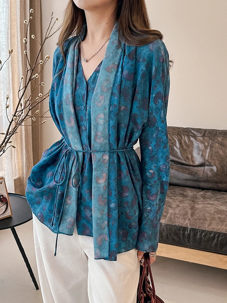 Шелковое платье Ele Blue Galaxy из двойной марли 4 мм с поясом, прозрачным дизайном и винтажными расклешенными рукавами для женщин
Шелковое платье Ele Blue Galaxy из двойной марли 4 мм с поясом, прозрачным дизайном и винтажными расклешенными рукавами для женщин