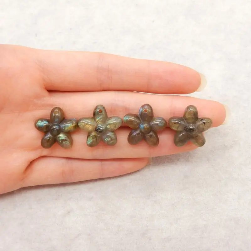 4 шт. набор драгоценных камней в форме цветка лабрадорита с радужными отверстиями для кустарных украшений и дизайнов в стиле бохо 18x18x16 мм-8,9 г
4 шт. набор драгоценных камней в форме цветка лабрадорита с радужными отверстиями для кустарных украшений и дизайнов в стиле бохо 18x18x16 мм-8,9 г