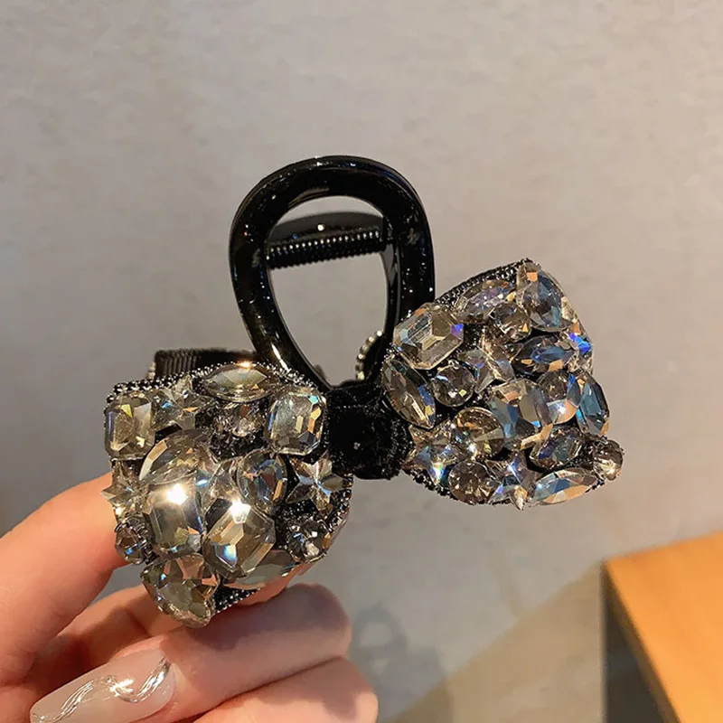 Sweet simple sparkling crystal women's bow clips shark clip claws for woman new light luxury semi zip girls hair accessories
Sweet simple sparkling crystal women's bow clips shark clip claws for woman new light luxury semi zip girls hair accessories