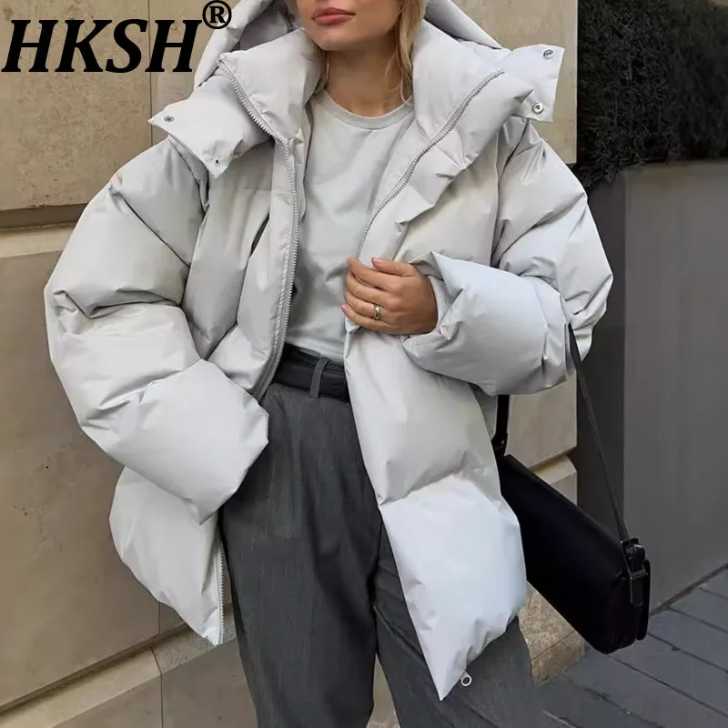 HKSH Winter New Women Padded Jacket Solid Color Hooded Zipper Minimalism Style Elegant Temperament High Street Warm Coat HK11220
HKSH Winter New Women Padded Jacket Solid Color Hooded Zipper Minimalism Style Elegant Temperament High Street Warm Coat HK11220