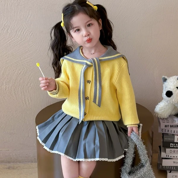 Girls Suit 2025 Autumn New Children's Clothing Girls Baby Fashion Preppy Navy Collar Cardigan Sweater Pleated Skirt Two Sets
Girls Suit 2025 Autumn New Children's Clothing Girls Baby Fashion Preppy Navy Collar Cardigan Sweater Pleated Skirt Two Sets