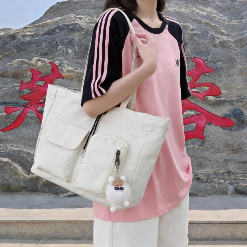 New shoulder messenger bag large capacity tote bag trendy foreign style commuter bag simple casual shopping bag
New shoulder messenger bag large capacity tote bag trendy foreign style commuter bag simple casual shopping bag