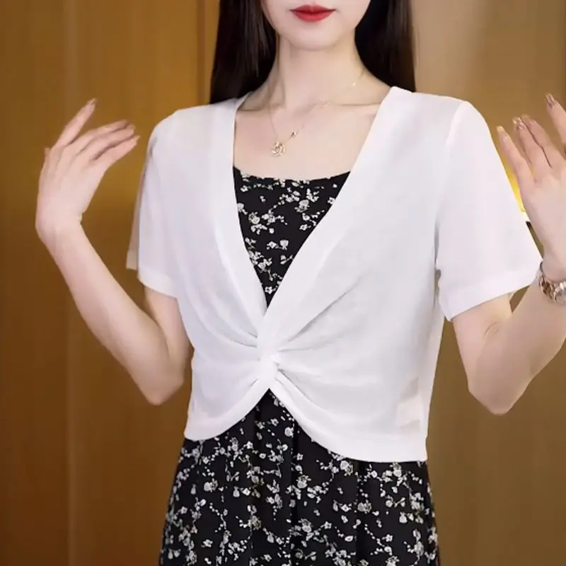 Summer Lightweight Short Outerwear Skirt Cardigan Thin Strap Vest Top Cover up Yang Jing Brand UV Protection Polyester Fabric
Summer Lightweight Short Outerwear Skirt Cardigan Thin Strap Vest Top Cover up Yang Jing Brand UV Protection Polyester Fabric