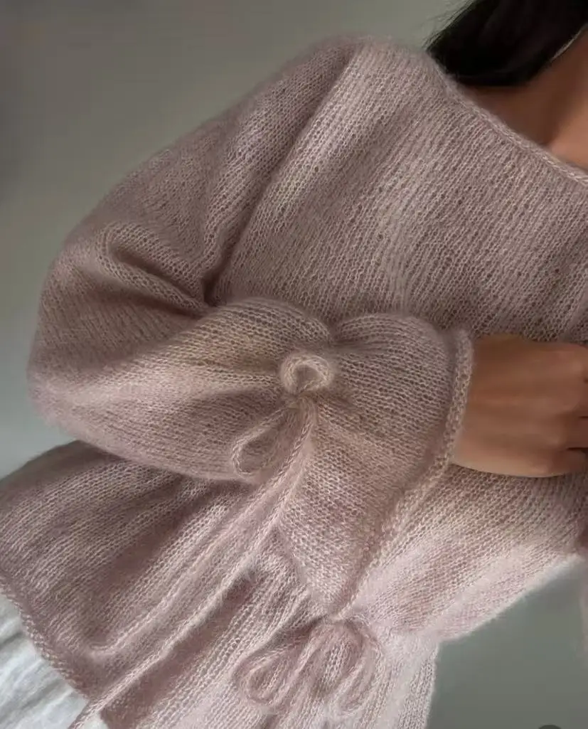 Gentle and loose lace up waist cinched V-neck long sleeved knitted sweater for women in spring and autumn, versatile and fashion
Gentle and loose lace up waist cinched V-neck long sleeved knitted sweater for women in spring and autumn, versatile and fashion