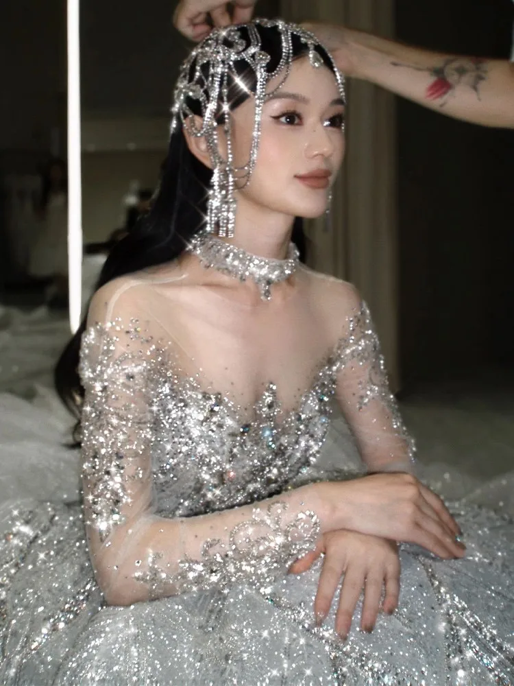 A new heavy sleeved main fabric dress with one-shoulder design
A new heavy sleeved main fabric dress with one-shoulder design