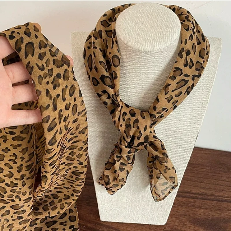 Chic Leopard Print Square Headscarf Retro Hot Girl Style Bandana Hair Scarf Multi-use Neck Hair Accessories for Women Men Gifts
Chic Leopard Print Square Headscarf Retro Hot Girl Style Bandana Hair Scarf Multi-use Neck Hair Accessories for Women Men Gifts