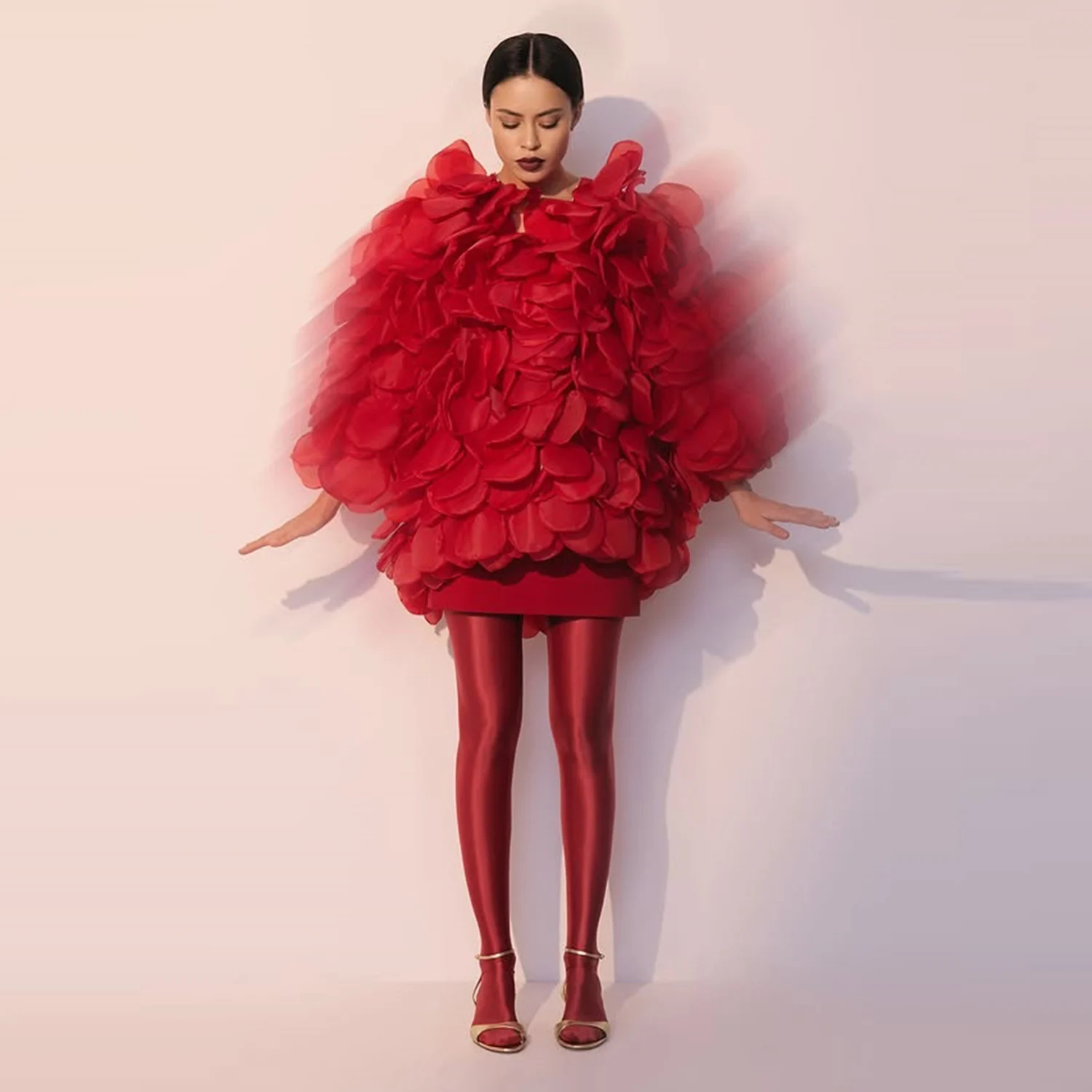 Women'S Oversize Red Tulle Petal Coat New Fashion Party Robe Trendy Street Style Floral Outerwear Female Coat Bridal Jacket
Women'S Oversize Red Tulle Petal Coat New Fashion Party Robe Trendy Street Style Floral Outerwear Female Coat Bridal Jacket