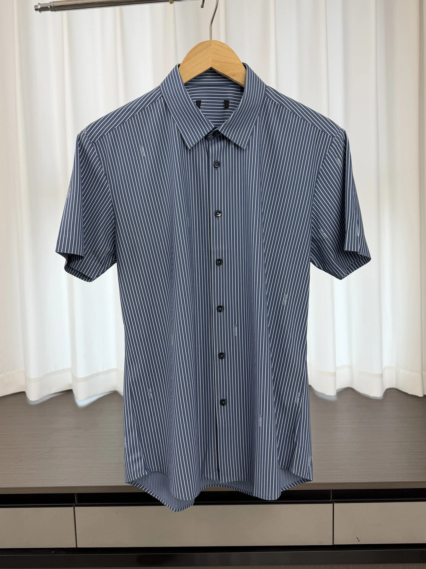 Classic Vertical Stripes Short Sleeve Comfortable Casual Shirt for Men Business Spring Summer Breathable Polyester Fiber
Classic Vertical Stripes Short Sleeve Comfortable Casual Shirt for Men Business Spring Summer Breathable Polyester Fiber