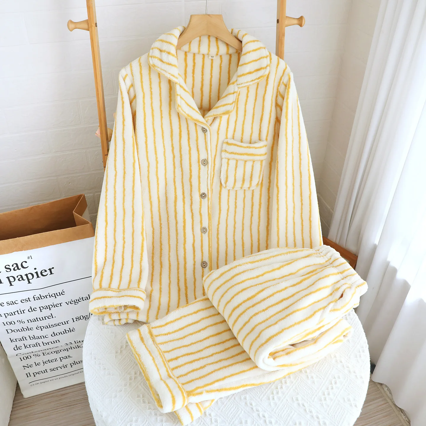 Утепленные пижамные комплекты из кораллового флиса, теплая фланелевая одежда для сна, женская модная полосатая зимняя женская домашняя одежда, новая Pijama Feminino
Утепленные пижамные комплекты из кораллового флиса, теплая фланелевая одежда для сна, женская модная полосатая зимняя женская домашняя одежда, новая Pijama Feminino