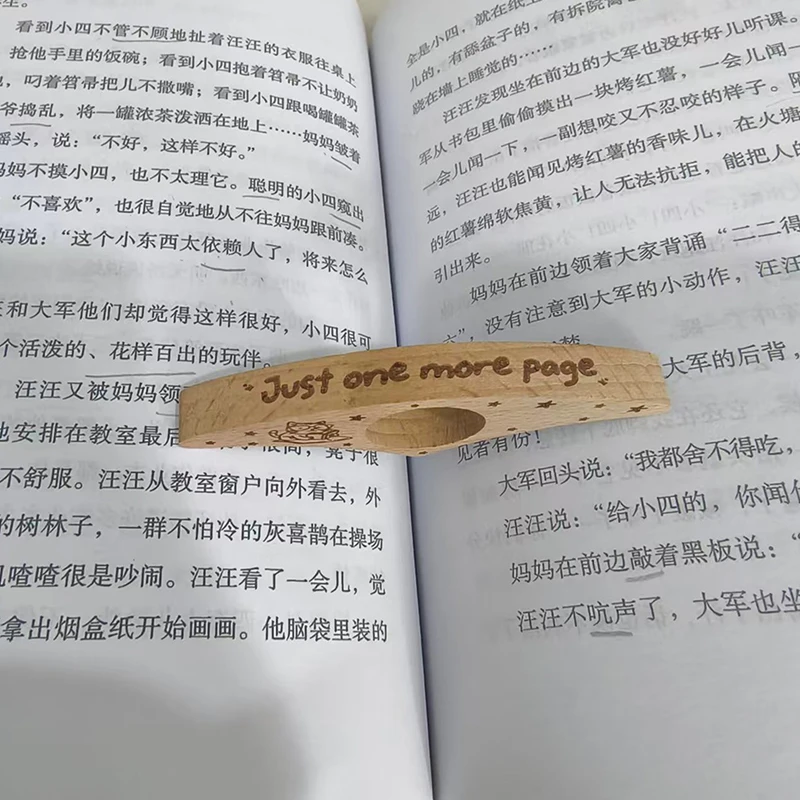 Wooden Thumb Bookmark Portable One-Handed Finger Page Holder Vintage Reading Press Natural Wood Page Clip For Books Reading
Wooden Thumb Bookmark Portable One-Handed Finger Page Holder Vintage Reading Press Natural Wood Page Clip For Books Reading