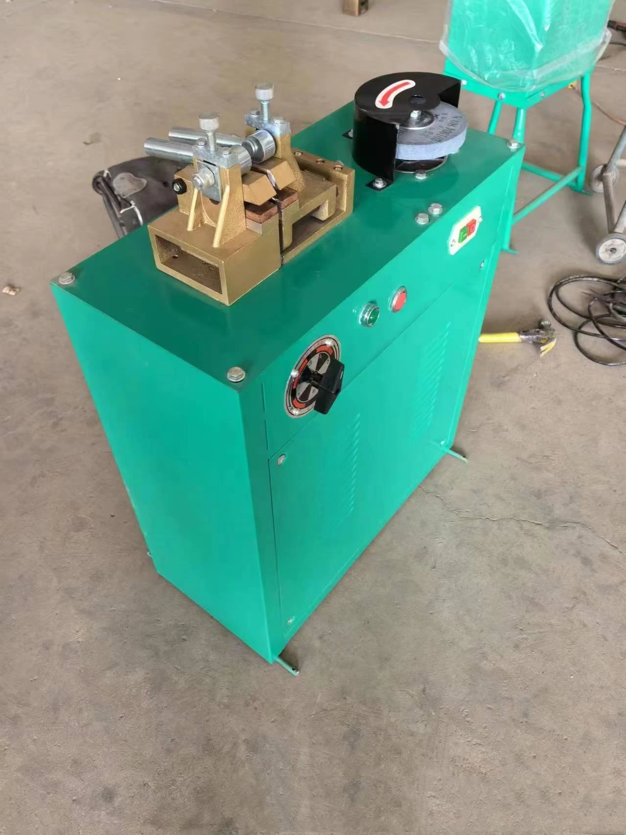 Gold Seller Copper Tube and Aluminium Tube Copper Coil Welding Machine
Gold Seller Copper Tube and Aluminium Tube Copper Coil Welding Machine