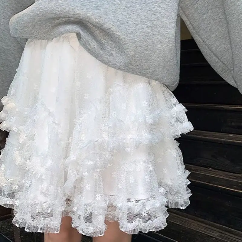 Gagaok White Skirt 2025 Spring New Sweet Mesh Lace Splicing Women Clothing High Waist Cake Half Skirt Korean Fashion Bottoms
Gagaok White Skirt 2025 Spring New Sweet Mesh Lace Splicing Women Clothing High Waist Cake Half Skirt Korean Fashion Bottoms