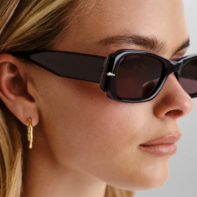 Vintage Square Rivets Sunglasses Women Brand Deigner Fashion Big Frame Sun Glasses Shadow for Female Gradient Leopard Eyewear
Vintage Square Rivets Sunglasses Women Brand Deigner Fashion Big Frame Sun Glasses Shadow for Female Gradient Leopard Eyewear