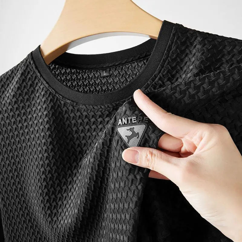 Мужская футболка большого размера из ледяного шелка с вышивкой, с коротким рукавом, модная, быстросохнущая, дышащая, повседневная, с круглым вырезом, для лета
Мужская футболка большого размера из ледяного шелка с вышивкой, с коротким рукавом, модная, быстросохнущая, дышащая, повседневная, с круглым вырезом, для лета