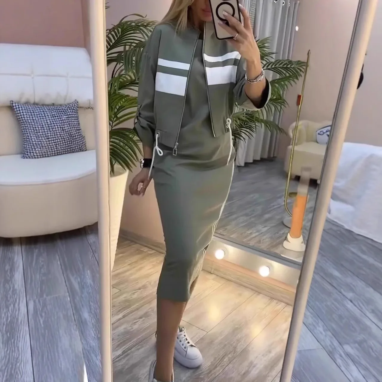 Women's Casual Two-Piece Outfit, Striped Zip-Up Jacket and Skirt Set, Long Sleeve Sporty Co-Ord Set with Drawstring Waist
Women's Casual Two-Piece Outfit, Striped Zip-Up Jacket and Skirt Set, Long Sleeve Sporty Co-Ord Set with Drawstring Waist