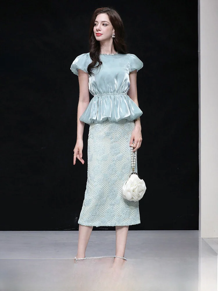 Elegant round Neck Glass Silk Top High Waist Straight Cut Embroidered Skirt Two Piece Set Summer Fashion for Women 25-35
Elegant round Neck Glass Silk Top High Waist Straight Cut Embroidered Skirt Two Piece Set Summer Fashion for Women 25-35