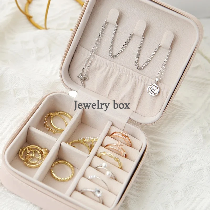 1PC Single Layer Leather Jewelry Box, Travel Portable Storage Case for Ladies, Classic Black Pure White Fashion Pink
1PC Single Layer Leather Jewelry Box, Travel Portable Storage Case for Ladies, Classic Black Pure White Fashion Pink