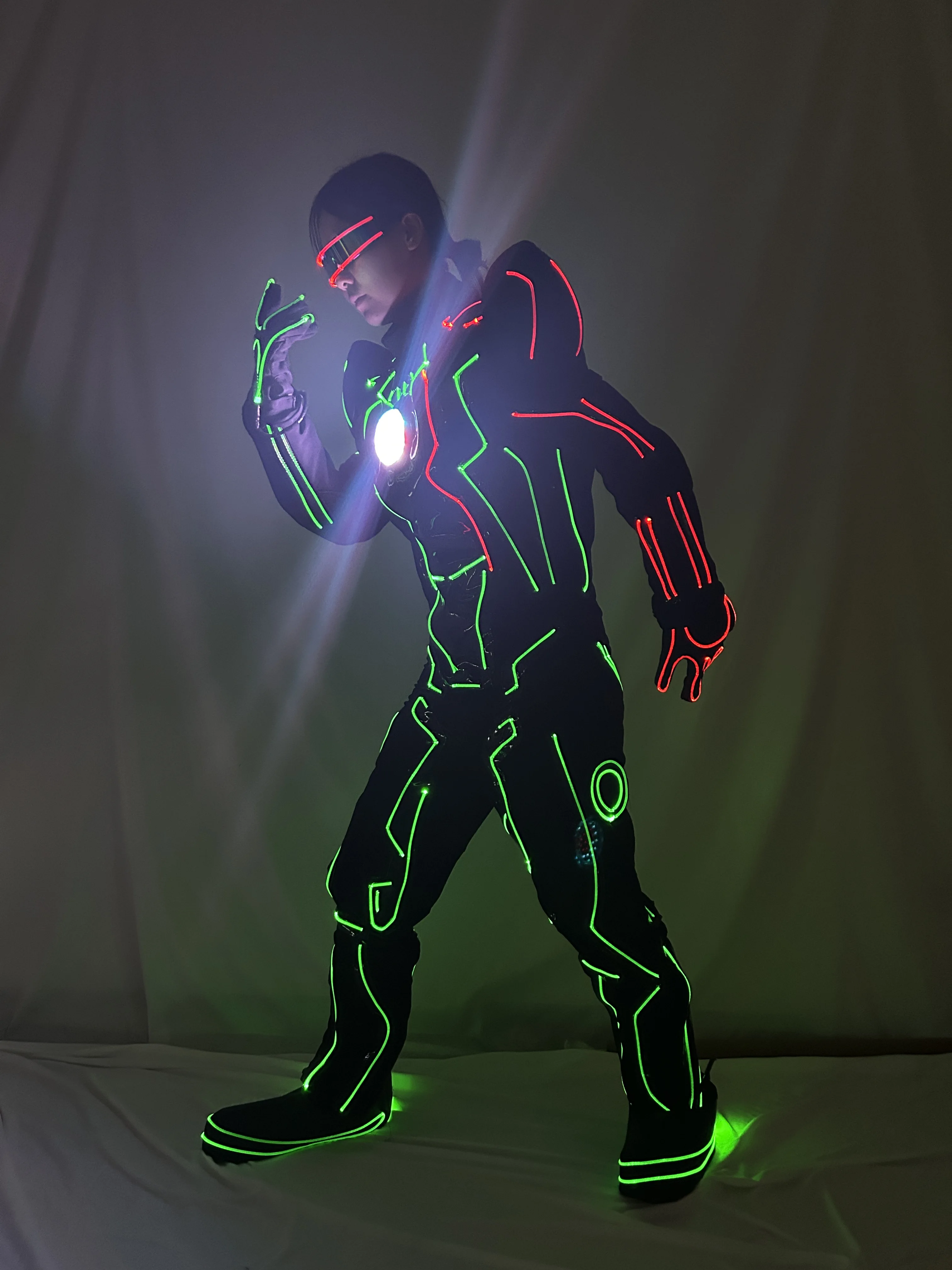 Cyberpunk LED Fiber Optic Dance Outfit Color Changing Light Up Suit for Halloween Club Performances Stage Shows
Cyberpunk LED Fiber Optic Dance Outfit Color Changing Light Up Suit for Halloween Club Performances Stage Shows
