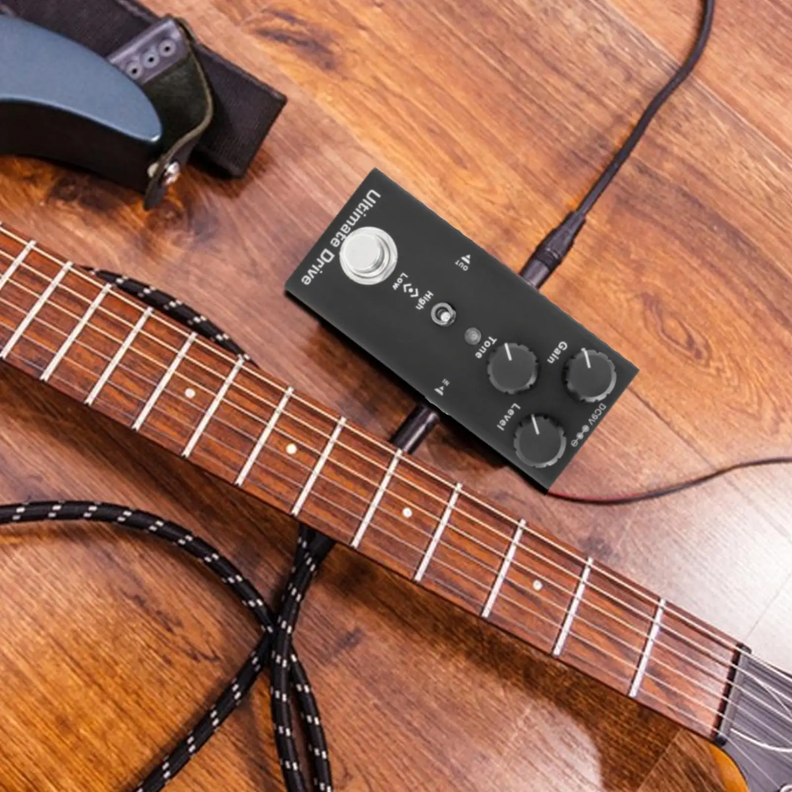 Compact Guitar Effects Pedal Portable Musical Instrument Accessory for Electric Guitar Show Stage Live Performance
Compact Guitar Effects Pedal Portable Musical Instrument Accessory for Electric Guitar Show Stage Live Performance