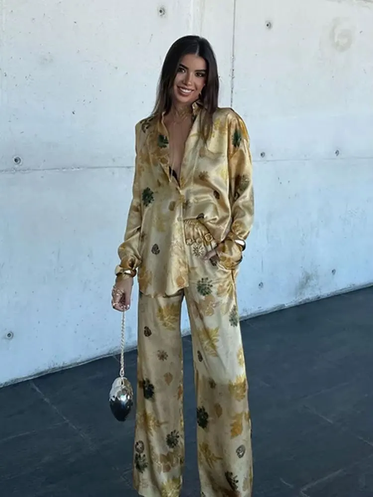 TRAFZA Women Fashion Set Print Turn-Down Collar Long Sleeve Single Breasted Shirt+Elastic Waist Drawstring Loose Pant Chic Suits
TRAFZA Women Fashion Set Print Turn-Down Collar Long Sleeve Single Breasted Shirt+Elastic Waist Drawstring Loose Pant Chic Suits