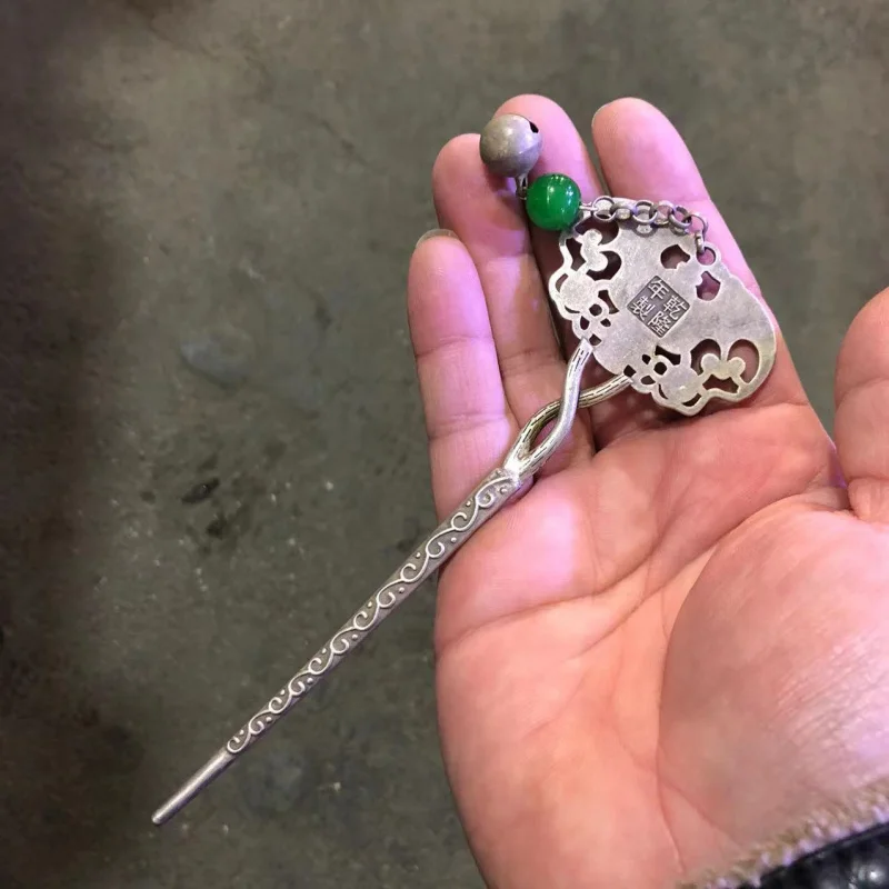 Мяо палочка в этническом стиле тибетское серебро инкрустированная драгоценными камнями шпилька ювелирные изделия аксессуар для волос
Мяо палочка в этническом стиле тибетское серебро инкрустированная драгоценными камнями шпилька ювелирные изделия аксессуар для волос