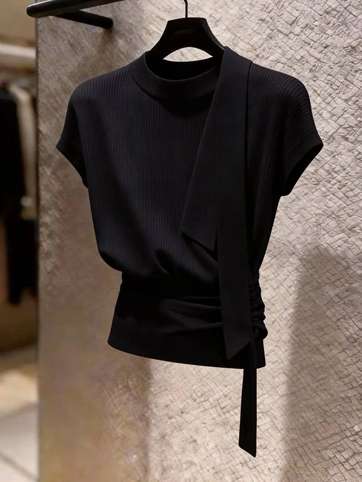 Black Sash Knitted Short Sleeve T-Shirt Slim Fit Summer 2026 Casual Style Versatile Top Elegant Design Casual Fashion Women's...
Black Sash Knitted Short Sleeve T-Shirt Slim Fit Summer 2026 Casual Style Versatile Top Elegant Design Casual Fashion Women's...