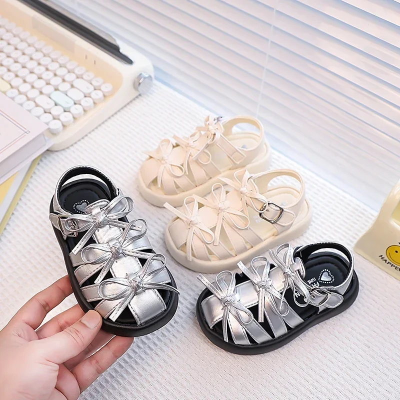 Girls Sandals Hollowed-out Breathable Kids Beach Shoes with Simple Bow 2025 Summer New Children Princess Shoes Soild Color Sweet
Girls Sandals Hollowed-out Breathable Kids Beach Shoes with Simple Bow 2025 Summer New Children Princess Shoes Soild Color Sweet