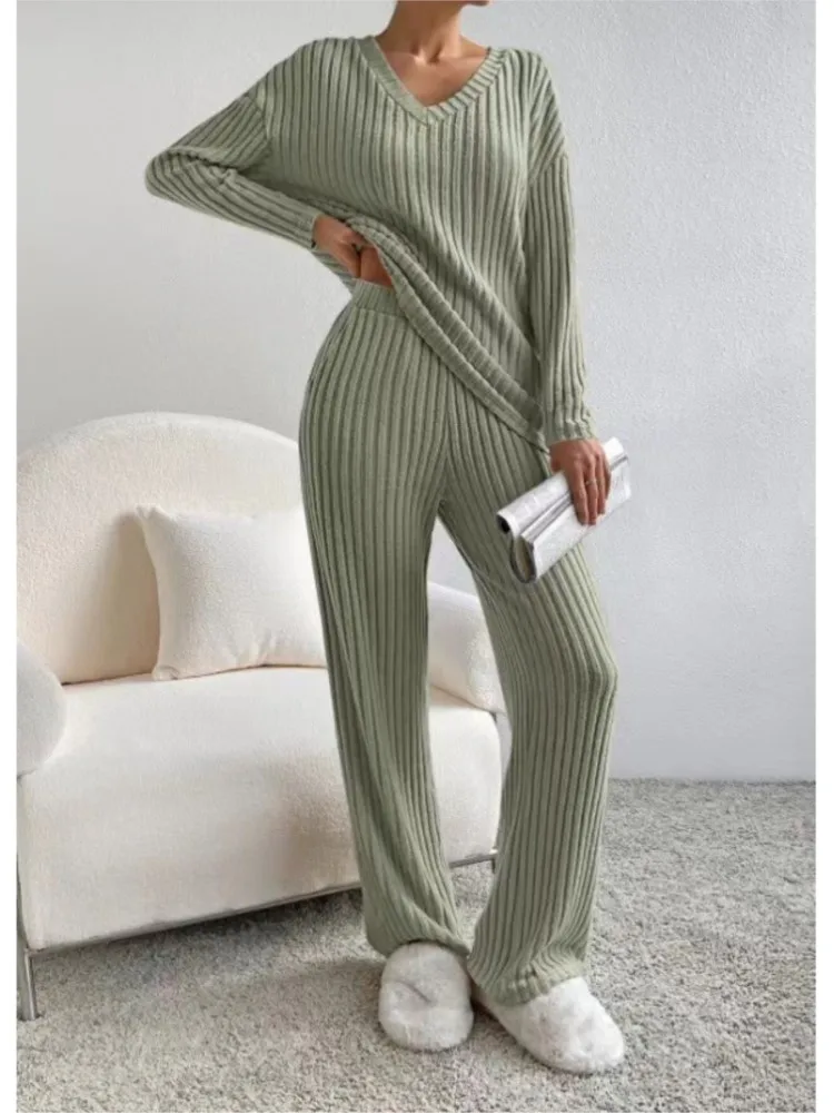 Autumn Women's Suit Fashion Solid Color Two Piece Set Casual Loose V Neck Top And Wide-leg Pants Outfit Comfortable Homewear
Autumn Women's Suit Fashion Solid Color Two Piece Set Casual Loose V Neck Top And Wide-leg Pants Outfit Comfortable Homewear