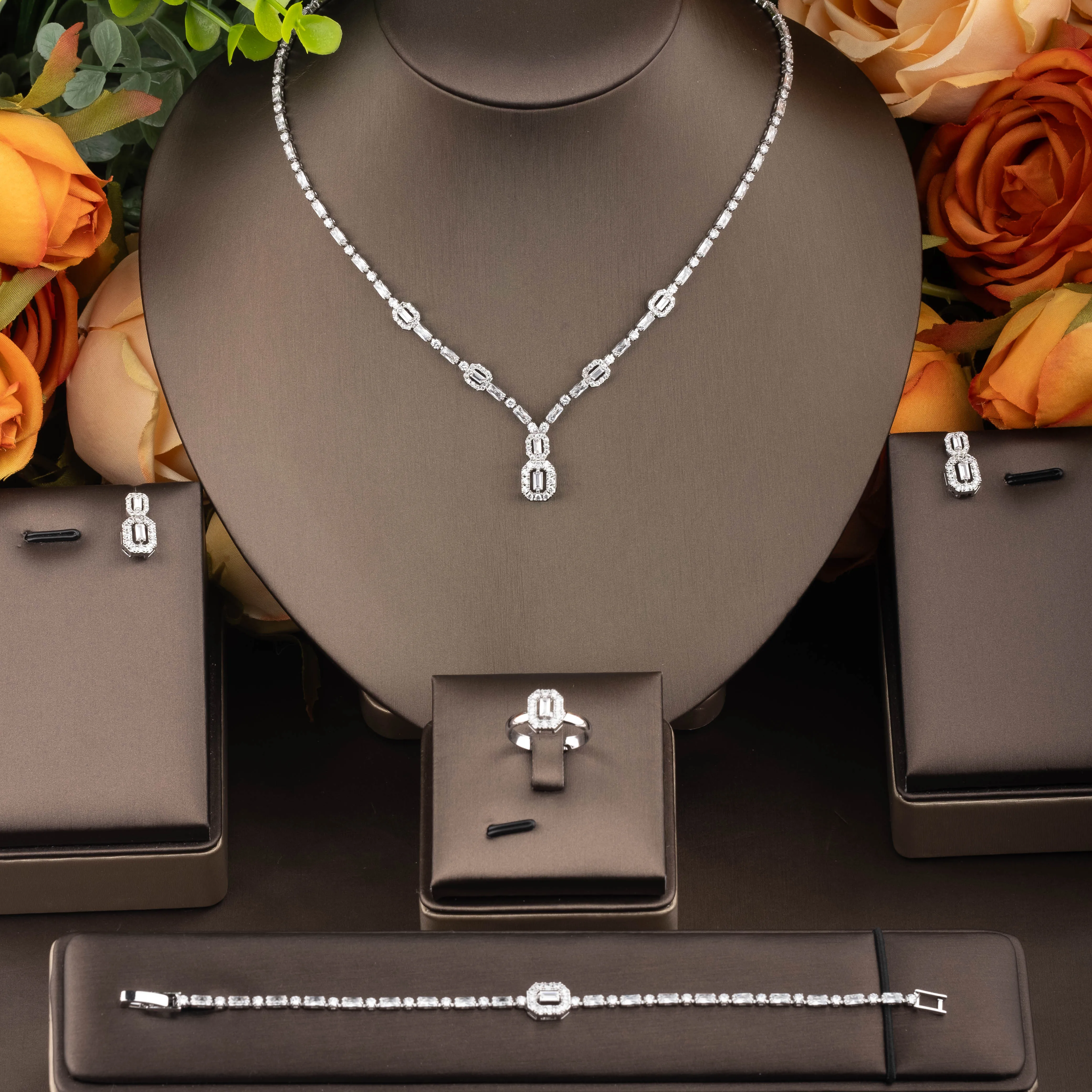 1 Set of Simple Style Jewelry Set with Cubic Zirconia in Rectangular Design, Suitable for Women to Wear at Parties and Banquets. Gift Box Not Included
1 Set of Simple Style Jewelry Set with Cubic Zirconia in Rectangular Design, Suitable for Women to Wear at Parties and Banquets. Gift Box Not Included