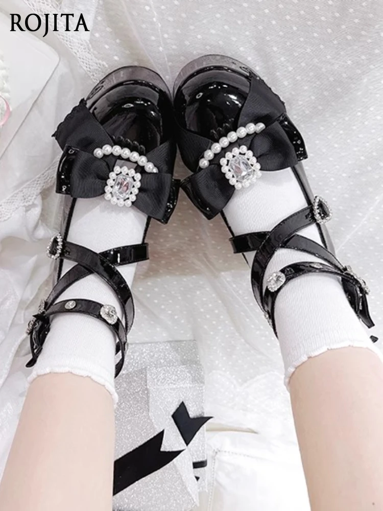 Cross Strap PU Platform Shoes 2025 New Japanese Muffin Shoes Shallow Mouth Goth Rhinestone Pearl Bow Single Shoes
Cross Strap PU Platform Shoes 2025 New Japanese Muffin Shoes Shallow Mouth Goth Rhinestone Pearl Bow Single Shoes