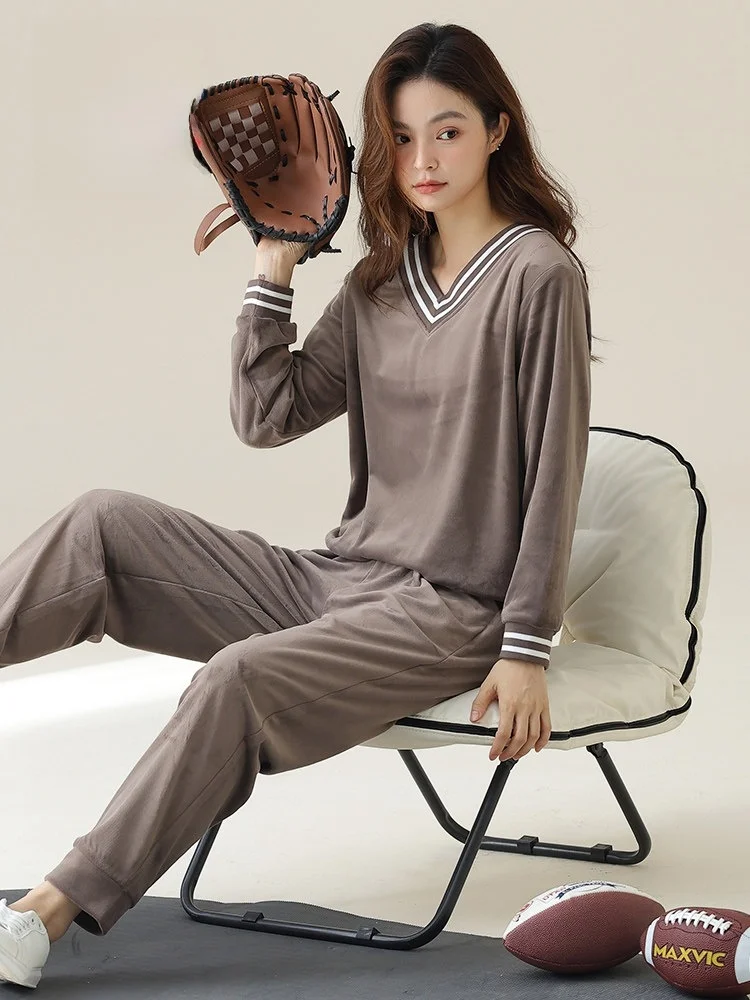 Осенне-зимняя островная бархатная одежда для женщин, спортивная коралловая бархатная двусторонняя бархатная домашняя одежда V-Ne
Осенне-зимняя островная бархатная одежда для женщин, спортивная коралловая бархатная двусторонняя бархатная домашняя одежда V-Ne