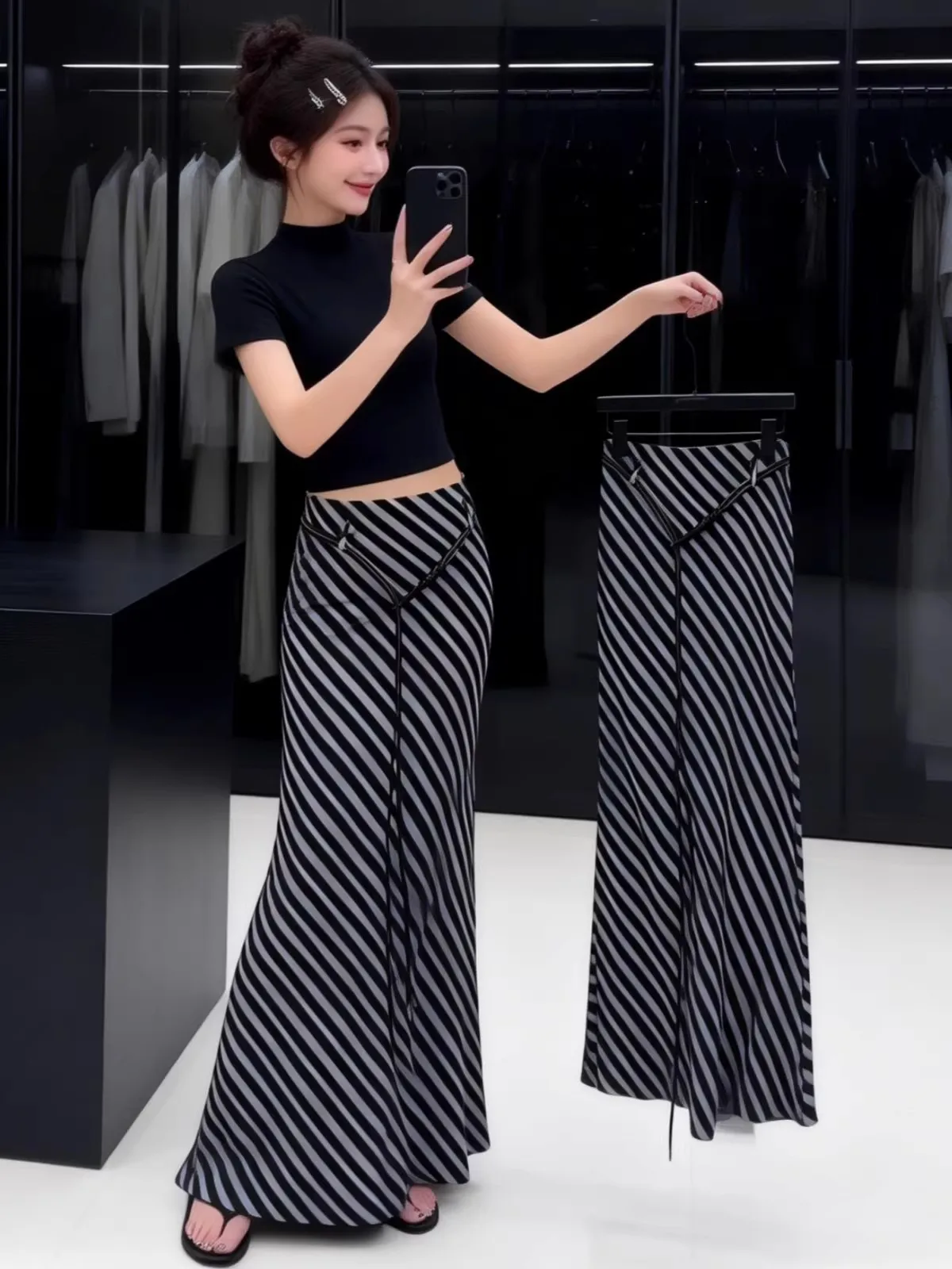 High Waist Black Stripe Lazy Style Casual Dress Summer New Design Sensation Drapey Versatile Long Skirt Women's Fashion
High Waist Black Stripe Lazy Style Casual Dress Summer New Design Sensation Drapey Versatile Long Skirt Women's Fashion