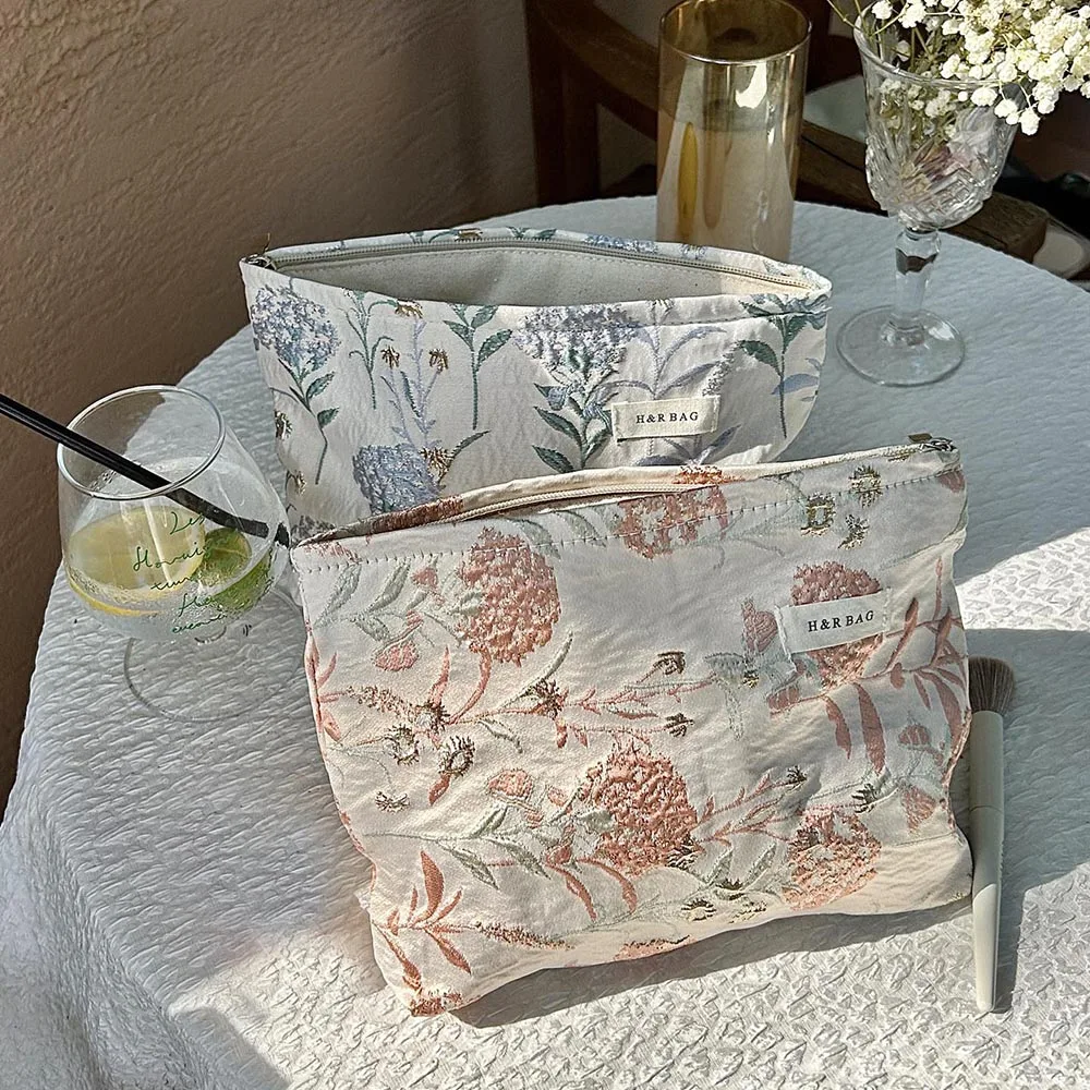 Portable Flower Large Capacity Makeup Bag Fresh Canvas Wash Bag Women Cosmetics Storage Bag Multifunctional Handheld Bags
Portable Flower Large Capacity Makeup Bag Fresh Canvas Wash Bag Women Cosmetics Storage Bag Multifunctional Handheld Bags