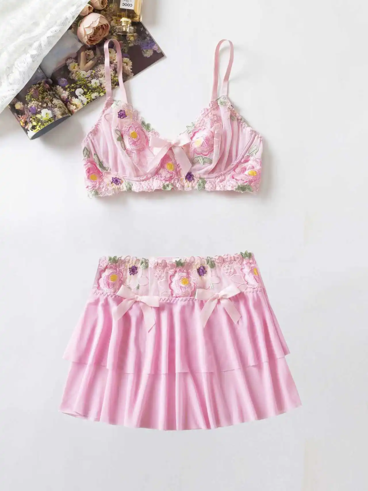 Винтажный женский бюстгальтер с цветочной вышивкой, облегающий прозрачный сетчатый бюстгальтер с милым бантом и многослойной юбкой
Винтажный женский бюстгальтер с цветочной вышивкой, облегающий прозрачный сетчатый бюстгальтер с милым бантом и многослойной юбкой