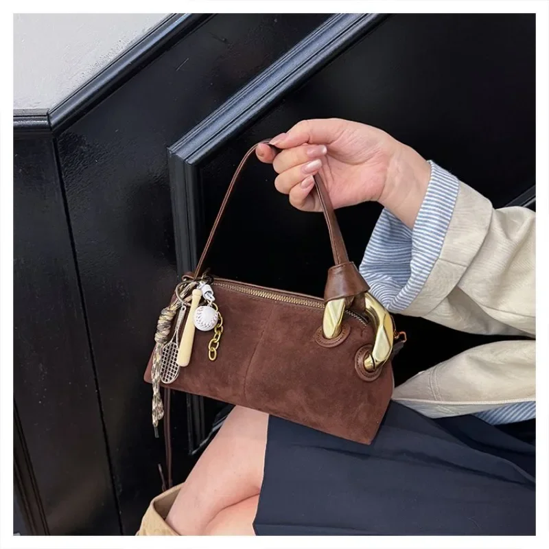 Elegant Large Capacity Leather Diaper Bag For Women Designer Crossbody Handbag Minimalist Luxury Tote With Letter Logo Chic
Elegant Large Capacity Leather Diaper Bag For Women Designer Crossbody Handbag Minimalist Luxury Tote With Letter Logo Chic