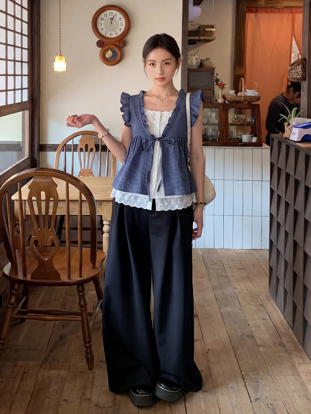 Summer New Women's Loose Fairy Shirt with Lace Trimmed Blouse Style V-Neck Sleeveless Korean Style Commute Thin Material
Summer New Women's Loose Fairy Shirt with Lace Trimmed Blouse Style V-Neck Sleeveless Korean Style Commute Thin Material