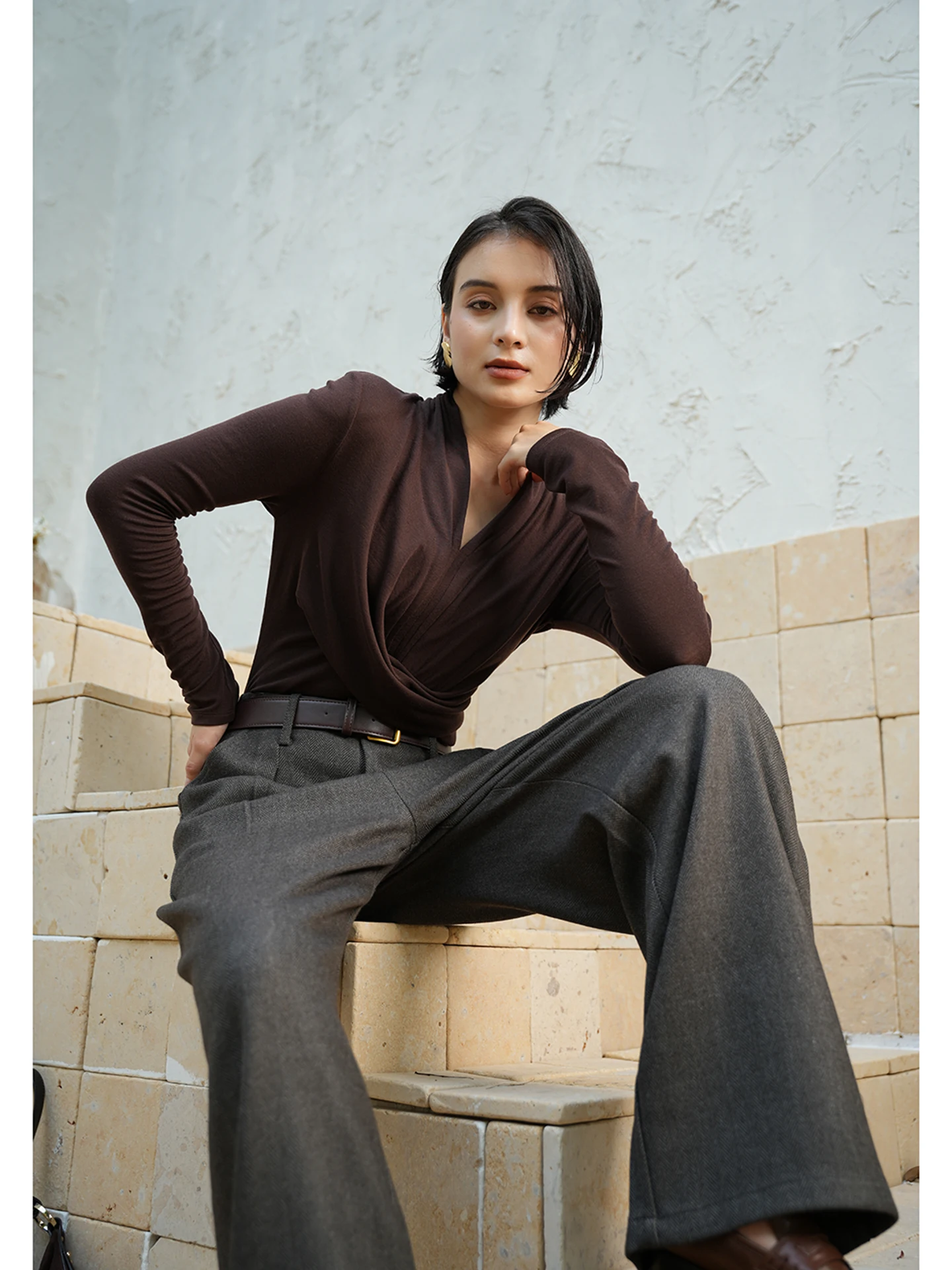 Черная внутренняя шерстяная футболка, женская длинная шелковая футболка с v-образным вырезом и резным верхом, новинка 202, осенняя женская футболка с базовым слоем irt
Черная внутренняя шерстяная футболка, женская длинная шелковая футболка с v-образным вырезом и резным верхом, новинка 202, осенняя женская футболка с базовым слоем irt